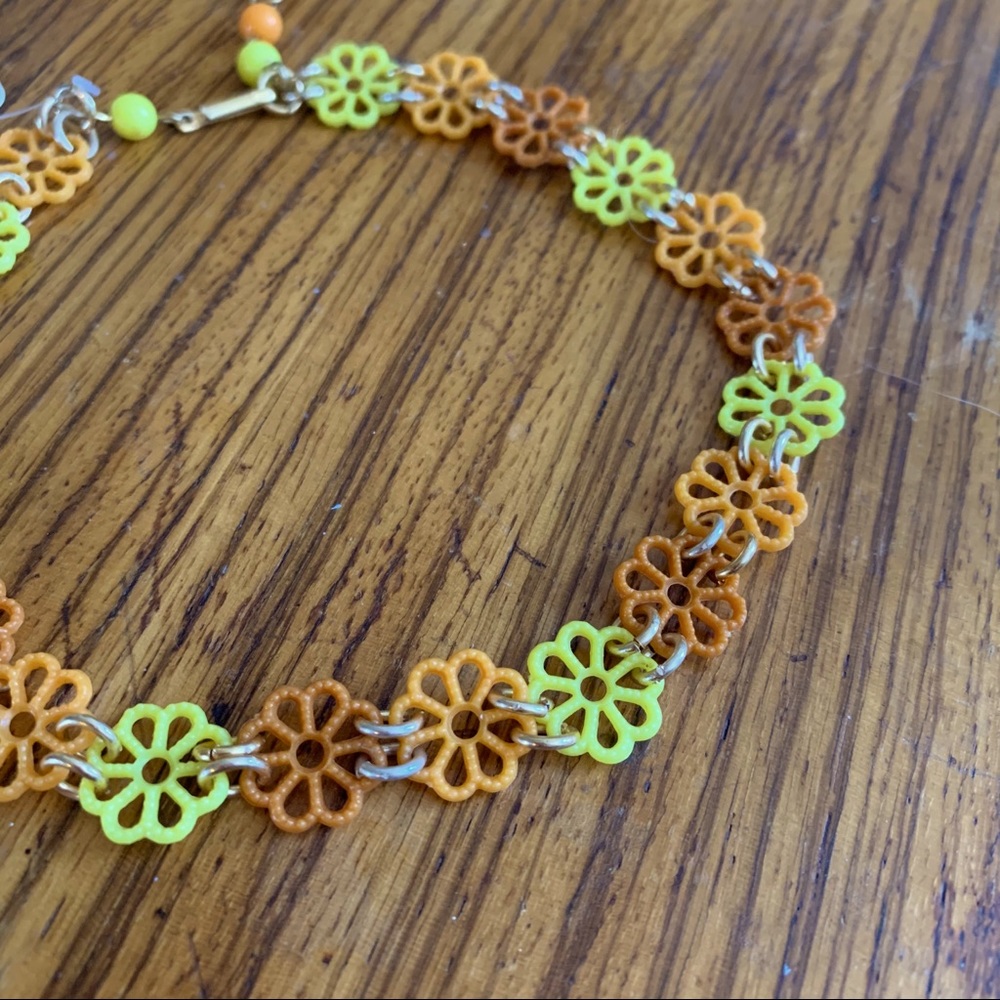 90s 2000s does 60s flower power choker bohemian